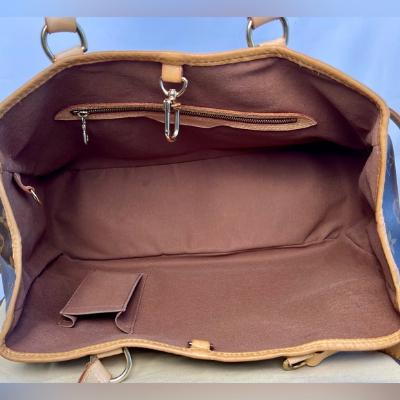 Auth. Louis Vuitton Batignolles Horizontal Monogram Shoulder Bag with Dust Bag - Picture 13 of 17